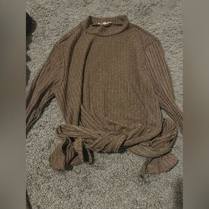 Tied up cropped long sleeve shirt